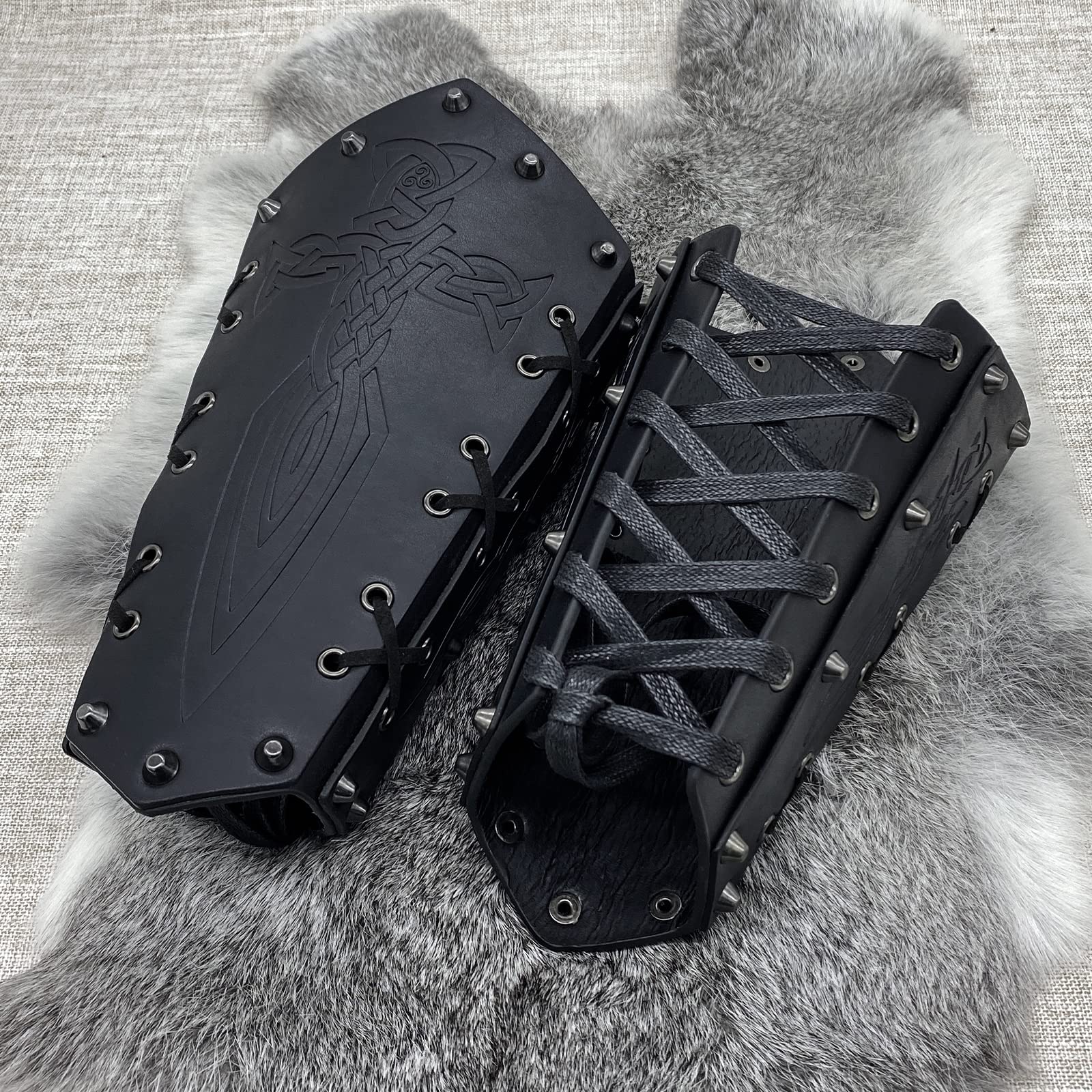 HiiFeuer Protège-bras médiévaux en daim, Bracelets en fourrure artificielle de la Renaissance, Bandeau de poignet Viking Archery Arm Guards Knight Gauntlets (Marron A HiiFeuer Protège-bras médiévaux en daim, Bracelets en fourrure artificielle de la Renaissance, Bandeau de poignet Viking Archery Arm Guards Knight Gauntlets (Marron A